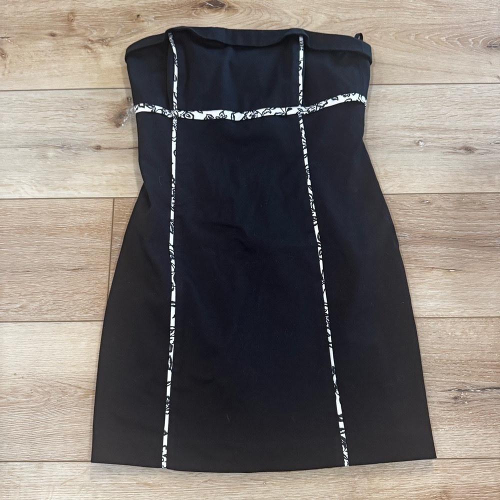White House Black Market black sleeveless mini dress, white piping detail, 4. - Picture 2 of 10
